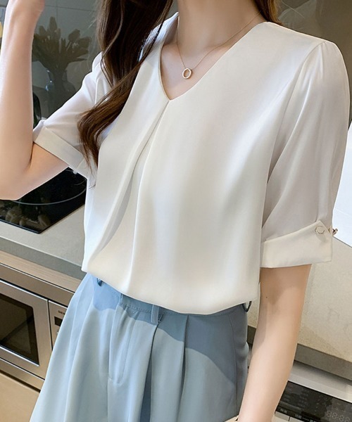 SallyLunn(サリーラン)の「【大人きれいめ♪デートやオフィスにも◎】Vネックシフォンブラウス(シャツ/ブラウス・レディース・パープル/ホワイト・MEDIUM/LARGE)」の6枚目の写真