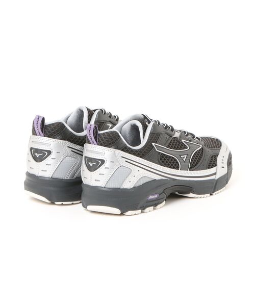 MIZUNO(ミズノ )の「【MIZUNO】D1GA251501 MXR(スニーカー・メンズ・シルバー・26cm/26.5cm/27cm/27.5cm/28cm/28.5cm)」の2枚目の写真