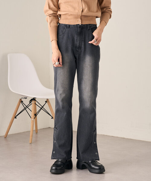 Kastane（カスタネ）の「【低身長サイズ/高身長サイズ/3サイズ展開】B ボタンスリットデニム（デニムパンツ・レディース・ブラック/ブルー・2/1/0）」の2枚目の写真