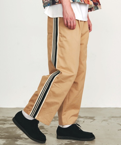 Revo.(レボ)の「Revo. サイドライン チノ ワークパンツ(チノパンツ・メンズ・ブラック/チャコール/ベージュ・1/2)」の1枚目の写真