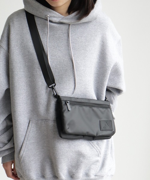 GERRY(ジェリー)の「【GERRY/ジェリー】2WAY マルチサコッシュ (撥水加工)(ショルダーバッグ・メンズ・チャコール/ブラック・FREE)」の1枚目の写真