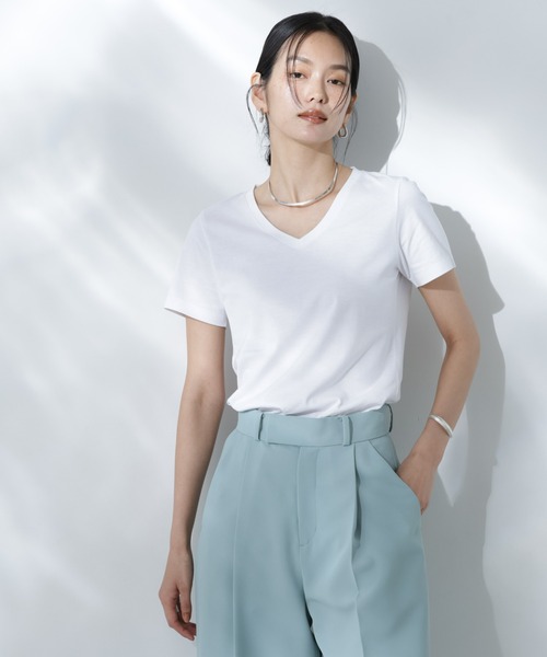 NANO universe（ナノユニバース）の「Anti Soaked(R) 汗染み防止VネックTシャツ（Tシャツ/カットソー・レディース・ホワイト/ブラック/カーキ/チャコール・S/M/L）」の2枚目の写真