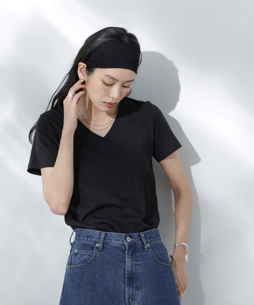 NANO universe（ナノユニバース）の「Anti Soaked(R) 汗染み防止VネックTシャツ（Tシャツ/カットソー・レディース・ホワイト/ブラック/カーキ/チャコール・S/M/L）」の11枚目の写真