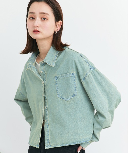 ad thie(アドティエ)の「ポケット付き ショート丈デニムシャツ(シャツ/ブラウス・レディース・インディゴブルー/サックスブルー/ブルー・FREE)」の3枚目の写真