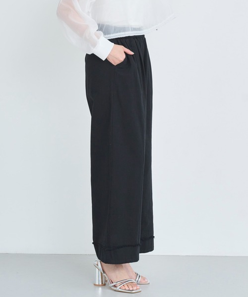 attiree(アティレー)の「裾切り替えチノパンツ(チノパンツ・レディース・ベージュ/ホワイト/ライトグレー/ブラック・MEDIUM/LARGE)」の17枚目の写真