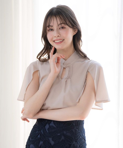 NOELA(ノエラ)の「フレアスリーブツイストブラウス(シャツ/ブラウス・レディース・オフホワイト/ネイビー/ベージュ・フリー)」の17枚目の写真