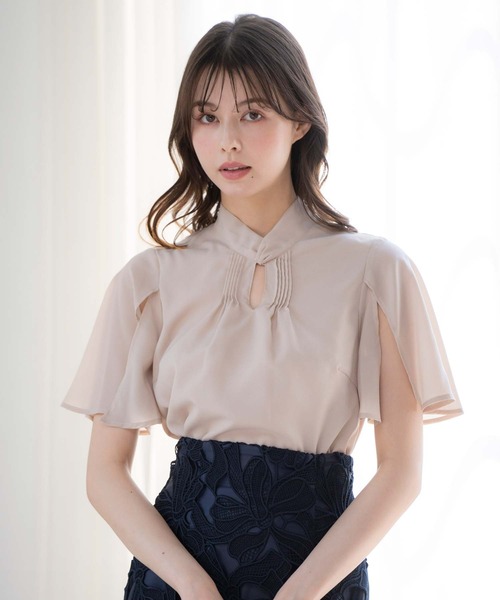 NOELA(ノエラ)の「フレアスリーブツイストブラウス(シャツ/ブラウス・レディース・オフホワイト/ネイビー/ベージュ・フリー)」の18枚目の写真