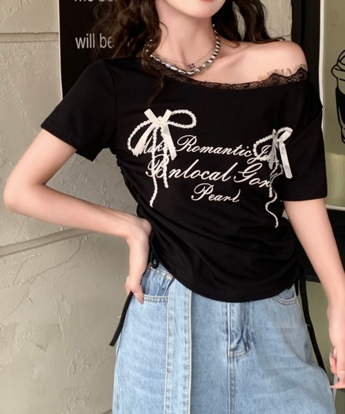 SHEENA(シーナ)の「リボンプリントサイドドロストレースネックTシャツ(Tシャツ/カットソー・レディース・グレー/ブラック/ホワイト・M)」の3枚目の写真