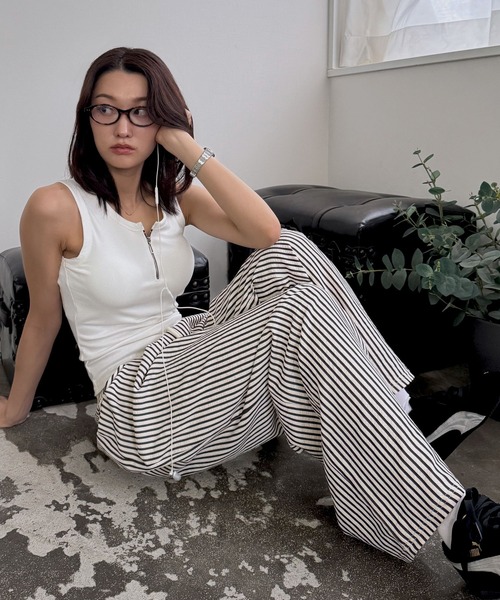 FOLLOWIN（フォロウィン）の「【ウエストゴムで調節可能】ストライプワイドパンツ（その他パンツ・レディース・ブラック/ベージュ・FREE）」の3枚目の写真