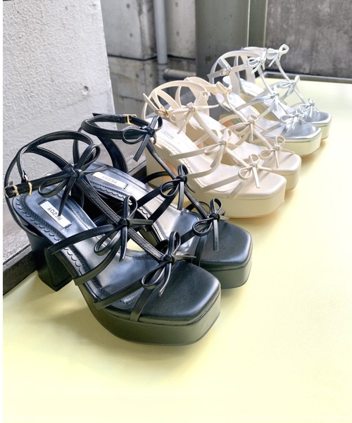 REZOY(リゾイ)の「【REZOY】トリプルリボンストラップ厚底サンダル(サンダル・レディース・ブラック/シルバー/アイボリー・S/M/L)」の1枚目の写真