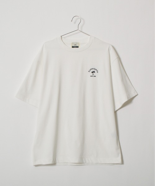 Sunny Smith(サニースミス)の「【SUNNY SMITH】ヤシの木アーチロゴワンポイント刺繍Tシャツ(CP)(Tシャツ/カットソー・メンズ・スモーク/アッシュグレー/ホワイト・L/M)」の4枚目の写真
