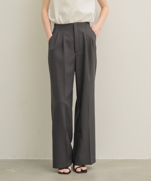 NEUNA(ヌナ)の「大人気のパンツがバージョンアップして登場!2タックパンツ(スラックス・レディース・アイボリー/ブラック/チャコールグレー・SMALL/MEDIUM/LARGE)」の2枚目の写真