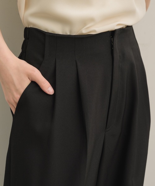 NEUNA(ヌナ)の「大人気のパンツがバージョンアップして登場!2タックパンツ(スラックス・レディース・アイボリー/ブラック/チャコールグレー・SMALL/MEDIUM/LARGE)」の12枚目の写真