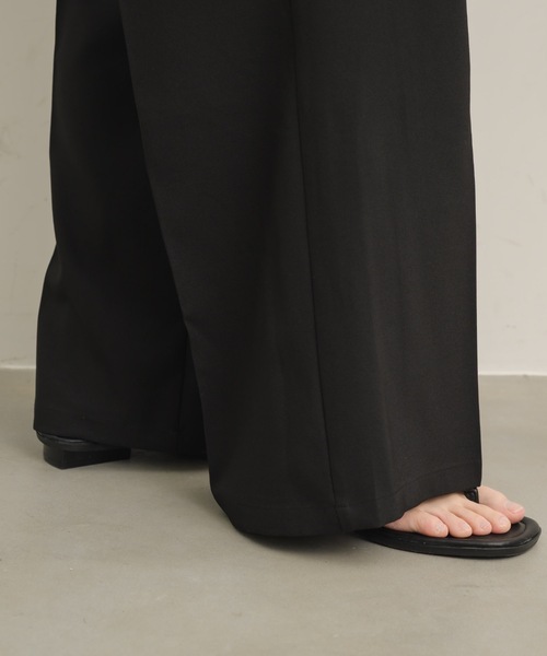 NEUNA(ヌナ)の「大人気のパンツがバージョンアップして登場!2タックパンツ(スラックス・レディース・アイボリー/ブラック/チャコールグレー・SMALL/MEDIUM/LARGE)」の4枚目の写真