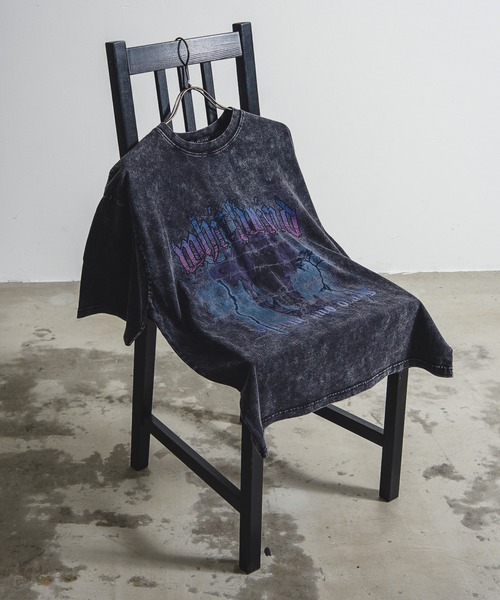 Revo.(レボ)の「グランジ フェード加工 ロック グラフィックプリント オーバーサイズ 半袖Tシャツ(Tシャツ/カットソー・メンズ・グレー/ブラウン/ブラック/ブラック系その他2/グレー系その他/ブラック系その他・M/L)」の2枚目の写真