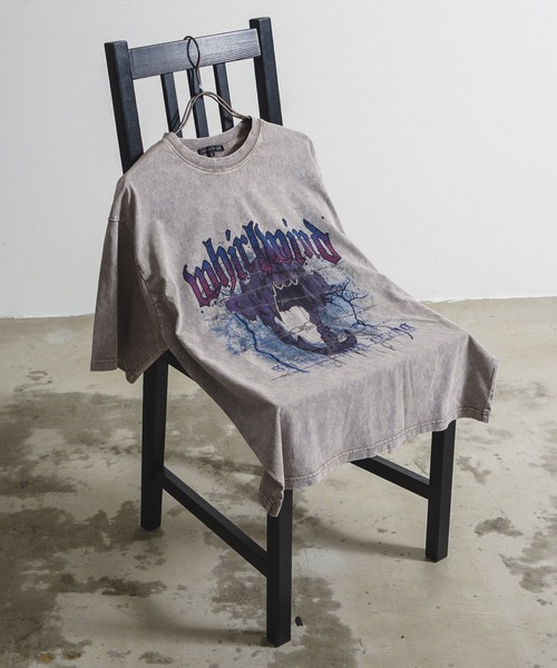 Revo.(レボ)の「グランジ フェード加工 ロック グラフィックプリント オーバーサイズ 半袖Tシャツ(Tシャツ/カットソー・メンズ・グレー/ブラウン/ブラック/ブラック系その他2/グレー系その他/ブラック系その他・M/L)」の5枚目の写真