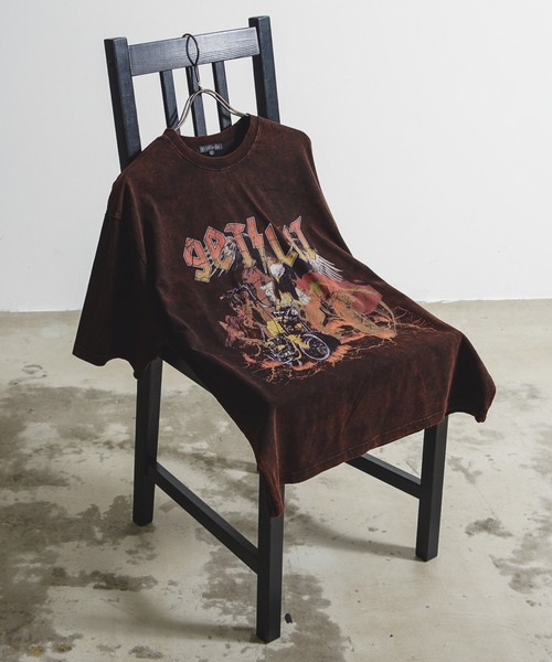 Revo.(レボ)の「グランジ フェード加工 ロック グラフィックプリント オーバーサイズ 半袖Tシャツ(Tシャツ/カットソー・メンズ・グレー/ブラウン/ブラック/ブラック系その他2/グレー系その他/ブラック系その他・M/L)」の6枚目の写真