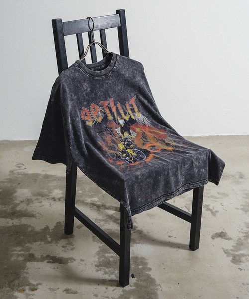 Revo.(レボ)の「グランジ フェード加工 ロック グラフィックプリント オーバーサイズ 半袖Tシャツ(Tシャツ/カットソー・メンズ・グレー/ブラウン/ブラック/ブラック系その他2/グレー系その他/ブラック系その他・M/L)」の3枚目の写真