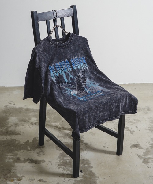 Revo.(レボ)の「グランジ フェード加工 ロック グラフィックプリント オーバーサイズ 半袖Tシャツ(Tシャツ/カットソー・メンズ・グレー/ブラウン/ブラック/ブラック系その他2/グレー系その他/ブラック系その他・M/L)」の1枚目の写真