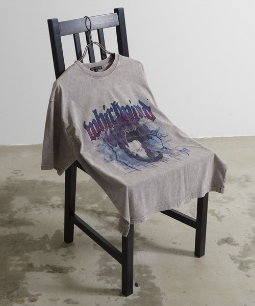 Revo.(レボ)の「グランジ フェード加工 ロック グラフィックプリント オーバーサイズ 半袖Tシャツ(Tシャツ/カットソー・メンズ・グレー/ブラウン/ブラック/ブラック系その他2/グレー系その他/ブラック系その他・M/L)」の15枚目の写真