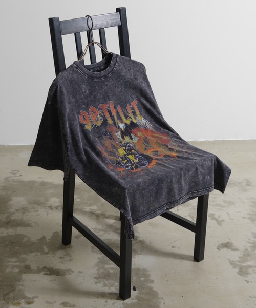 Revo.(レボ)の「グランジ フェード加工 ロック グラフィックプリント オーバーサイズ 半袖Tシャツ(Tシャツ/カットソー・メンズ・グレー/ブラウン/ブラック/ブラック系その他2/グレー系その他/ブラック系その他・M/L)」の17枚目の写真