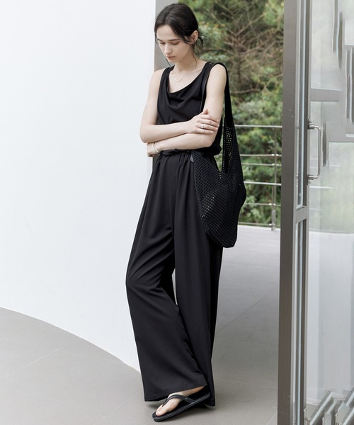 tageechita（タジチタ）の「【tageechita】リラックス感漂う ノースリーブ ドレープネックワイドサロペット（サロペット/オーバーオール・レディース・ブラック・S/M/L）」の6枚目の写真
