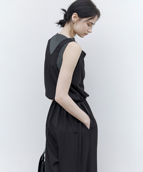 tageechita（タジチタ）の「【tageechita】リラックス感漂う ノースリーブ ドレープネックワイドサロペット（サロペット/オーバーオール・レディース・ブラック・S/M/L）」の8枚目の写真