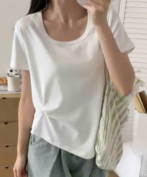 LOWO(ロワ)の「無地シンプルサイドギャザーTシャツ カットソー(Tシャツ/カットソー・レディース・ホワイト/ブラック・FREE)」の1枚目の写真