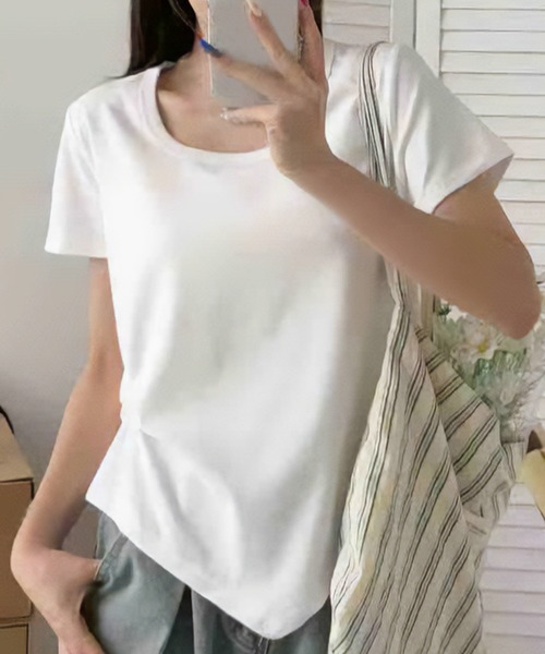 LOWO(ロワ)の「無地シンプルサイドギャザーTシャツ カットソー(Tシャツ/カットソー・レディース・ホワイト/ブラック・FREE)」の3枚目の写真