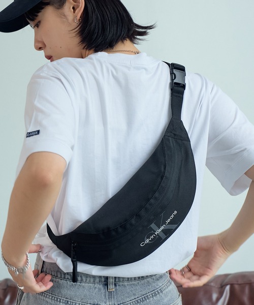 Calvin Klein Jeans(カルヴァンクラインジーンズ)の「【Calvin Klein JEANS/カルバンクライン ジーンズ】SPORT ESSENTIALS WAISTBAG38 M / スポーツ エッセンシャル ウエスト バッグ(ボディバッグ/ウエストポーチ・メンズ・ブラック・FREE)」の3枚目の写真
