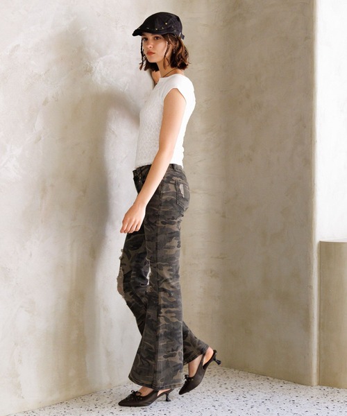 FOREVER 21(フォーエバー トゥエンティーワン)の「【2025SS】カモフラ柄フレアパンツ(その他パンツ・レディース・カモフラージュ・SMALL/MEDIUM)」の3枚目の写真