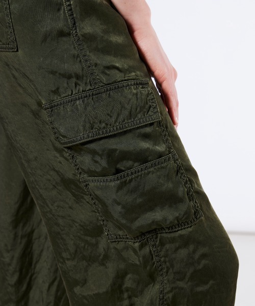 DOUBLE STANDARD CLOTHING(ダブルスタンダードクロージング)の「キュプラカーゴパンツ(カーゴパンツ・レディース・カーキ/ベージュ・36/38)」の18枚目の写真