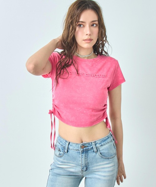 ANAP（アナップ）の「サイドギャザー ケミカルウォッシュ エンボス ロゴ Tシャツ（Tシャツ/カットソー・レディース・グレー/ブラック/ピンク/グレー系その他・FREE）」の4枚目の写真