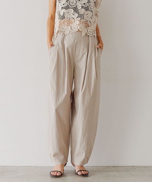 BAYFLOW（ベイフロー）の「[ストレッチ入り]ボリュームコクーンパンツ（その他パンツ・レディース・ブラック/グレイッシュベージュ・FREE）」の9枚目の写真