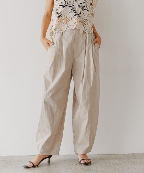 BAYFLOW（ベイフロー）の「[ストレッチ入り]ボリュームコクーンパンツ（その他パンツ・レディース・ブラック/グレイッシュベージュ・FREE）」の10枚目の写真