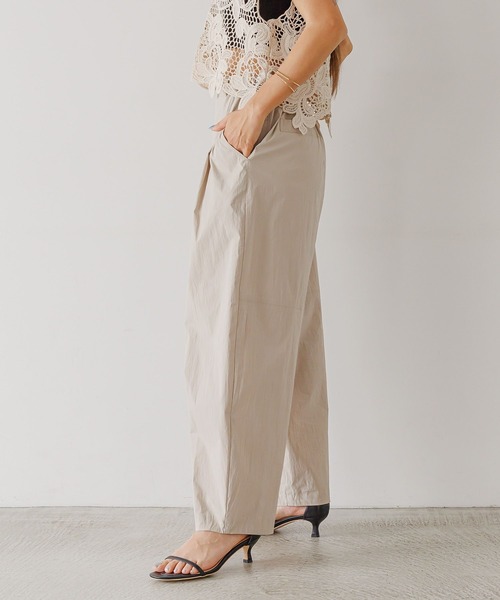 BAYFLOW（ベイフロー）の「[ストレッチ入り]ボリュームコクーンパンツ（その他パンツ・レディース・ブラック/グレイッシュベージュ・FREE）」の11枚目の写真