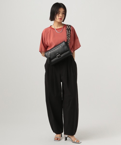 BAYFLOW（ベイフロー）の「[ストレッチ入り]ボリュームコクーンパンツ（その他パンツ・レディース・ブラック/グレイッシュベージュ・FREE）」の3枚目の写真