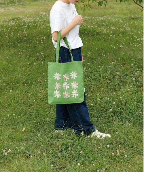 BACKYARD FAMILY(バックヤードファミリー)の「ito& 刺繍トートバッグ 大(トートバッグ・レディース・グレー系その他/グリーン系その他/ブルー系その他/モカ/その他1/その他3/その他2/イエロー系その他/グリーン/その他/ホワイト/ブラック・FREE)」の1枚目の写真