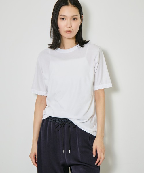 ATON(エイトン)の「【ATON/エイトン】FRESCA SINGLE JERSEY STANDARD T-SHIRT/クルーネックカットソー/コットンコンパクトTシャツ(Tシャツ/カットソー・レディース・グリーン/ホワイト/ブラック/ベージュ/ピンク/サックスブルー・1)」の2枚目の写真
