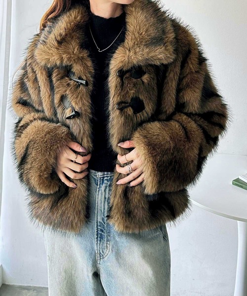 GeeRA（ジーラ）の「MIXカラーフェイクファーショートブルゾン（ブルゾン・レディース・ライトブラウン・MEDIUM/LARGE）」の17枚目の写真