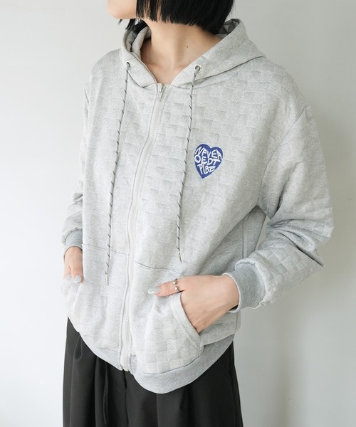 c.u.l(シーユーエル)の「ハートワッペン キルティング パーカー culw854(パーカー・レディース・ブラック/ホワイト/グレー・M/L)」の8枚目の写真