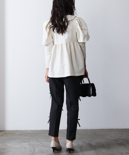 PICCIN PERLA（ピッチンペルラ）の「ビッグカラーペプラムブラウス（シャツ/ブラウス・レディース・アイボリー/ブラック・M）」の8枚目の写真