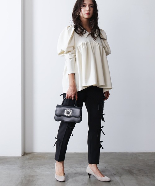 PICCIN PERLA（ピッチンペルラ）の「ビッグカラーペプラムブラウス（シャツ/ブラウス・レディース・アイボリー/ブラック・M）」の9枚目の写真