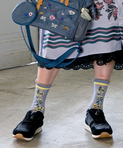 SUPER HAKKA（スーパーハッカ）の「ラインフラワージャカードソックス（ソックス/靴下・レディース・オフホワイト/チャコール/ブルー・FREE）」の4枚目の写真