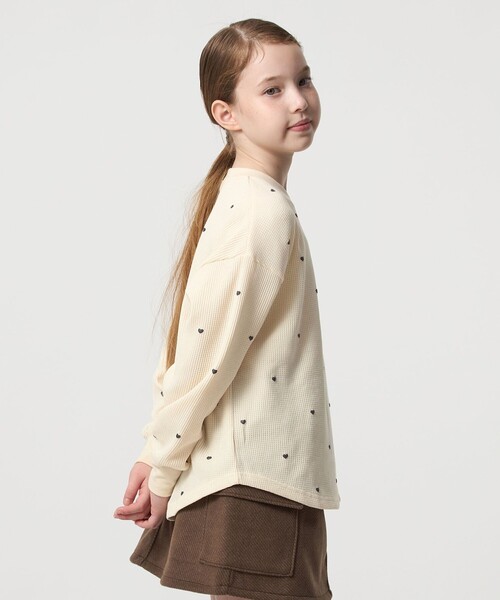 green label relaxing（グリーンレーベルリラクシング）の「ハート総柄 ワッフル ロングスリーブTシャツ / キッズ  100cm－160cm（Tシャツ/カットソー・キッズ・オフホワイト/ライラック/ブラウン系・140cm/100cm/110cm/150cm/120cm/130cm/160cm）」の6枚目の写真