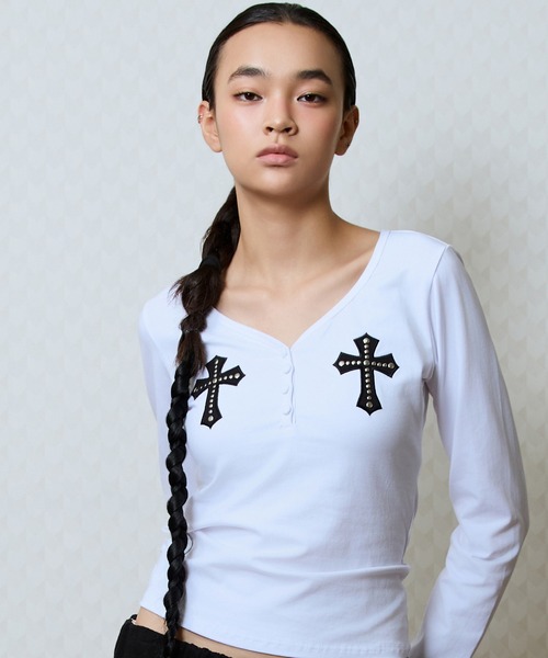 LUVISTRUE(ラヴイズトゥルー)の「GT PATCH SLEEVE TEE(Tシャツ/カットソー・レディース・チャコール/ホワイト/ブラック・FREE)」の2枚目の写真