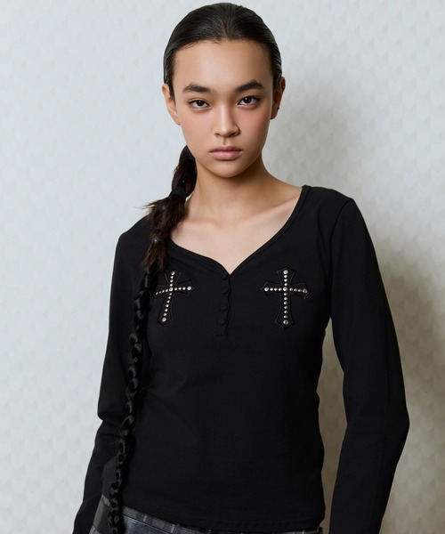 LUVISTRUE(ラヴイズトゥルー)の「GT PATCH SLEEVE TEE(Tシャツ/カットソー・レディース・チャコール/ホワイト/ブラック・FREE)」の1枚目の写真