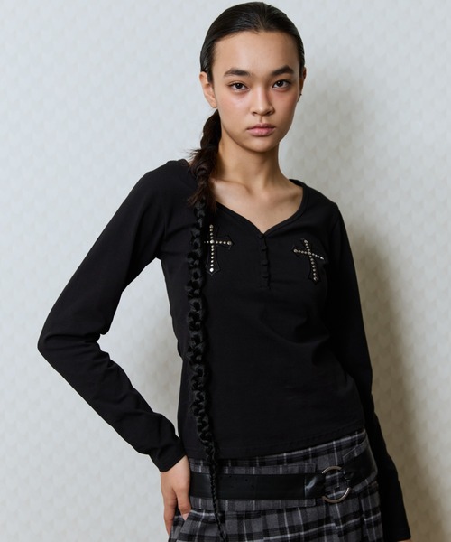 LUVISTRUE(ラヴイズトゥルー)の「GT PATCH SLEEVE TEE(Tシャツ/カットソー・レディース・チャコール/ホワイト/ブラック・FREE)」の4枚目の写真