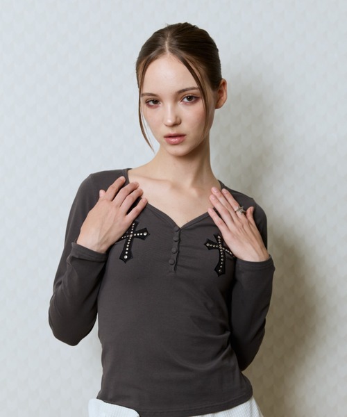 LUVISTRUE(ラヴイズトゥルー)の「GT PATCH SLEEVE TEE(Tシャツ/カットソー・レディース・チャコール/ホワイト/ブラック・FREE)」の7枚目の写真