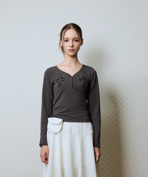 LUVISTRUE(ラヴイズトゥルー)の「GT PATCH SLEEVE TEE(Tシャツ/カットソー・レディース・チャコール/ホワイト/ブラック・FREE)」の15枚目の写真